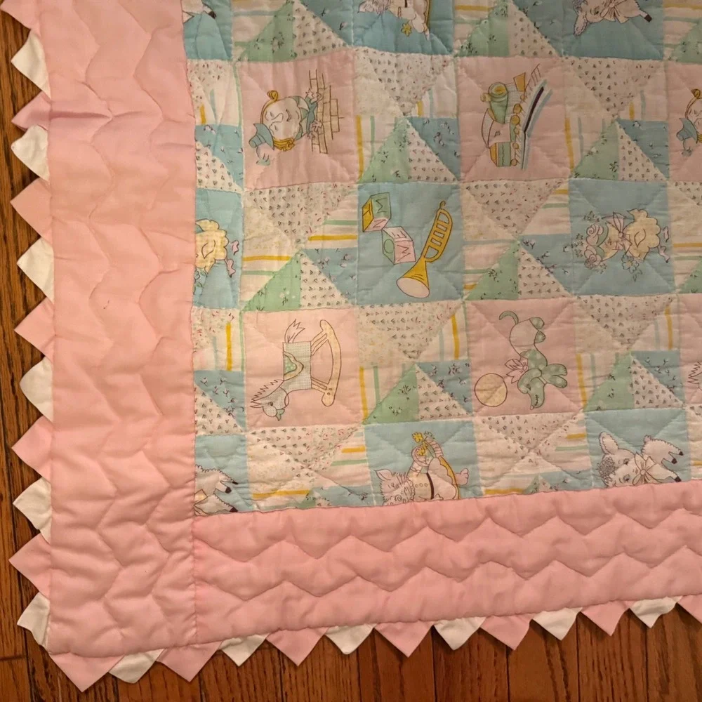 1.a.0.0.7.9 Vintage Baby Crib Quilt Nursery Novelty Print Prairie Point Edge